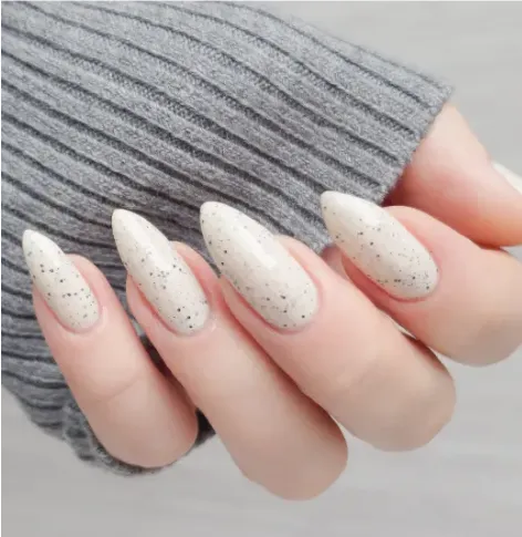 Innovación y Estilo Tendencias en Uñas Acrílicas y de Gel en Málaga